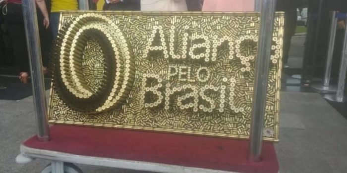  Partido Aliança pelo Brasil ganha emblema feito de projéteis de balas