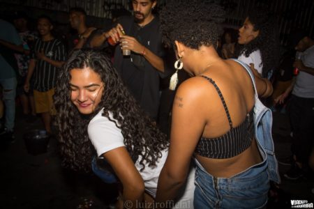 Um dos bailes mais antigos do Rio, sempre tem muito charme e hip-hop com os melhores DJs do cenário black carioca