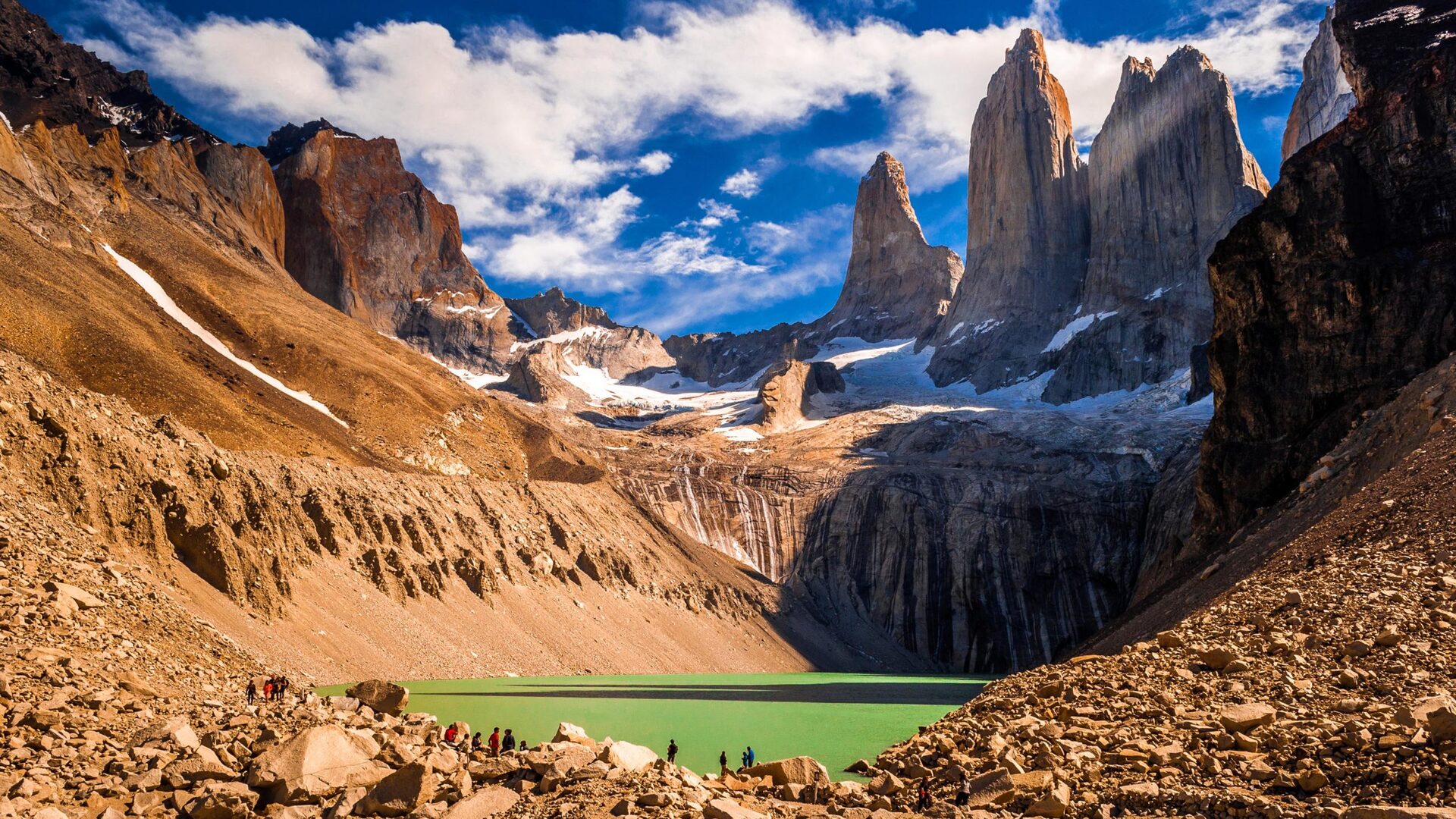 Base das Torres del Paine, na Patagônia chilena; Chile tem paisagens incríveis