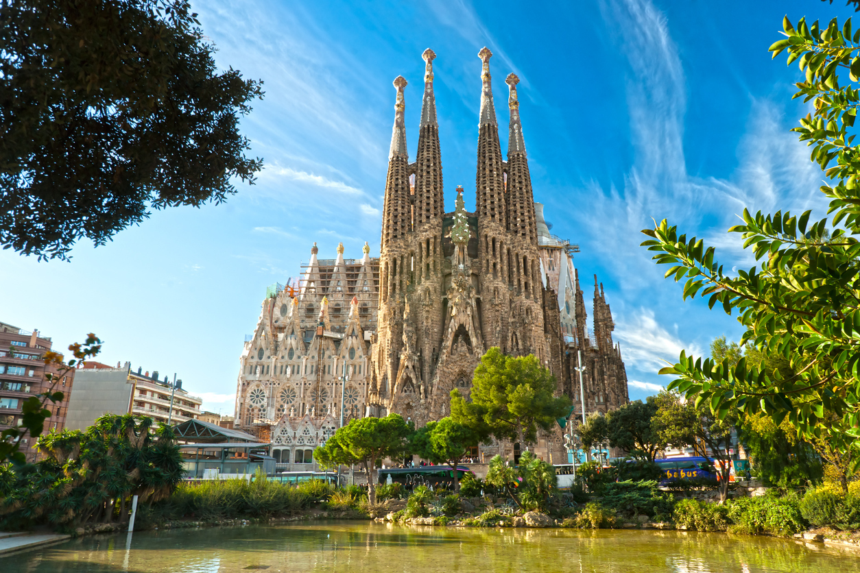 A igreja da Sagrada Família, em Barcelona (Espanha); Air Europa tem passagens aéreas em promoção