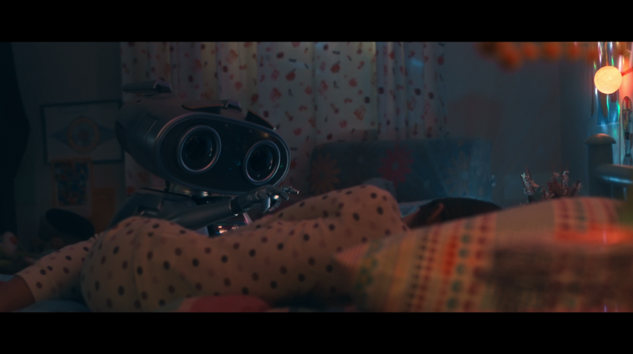 O ator Matheus Nachtergaele dá voz ao robô em filme