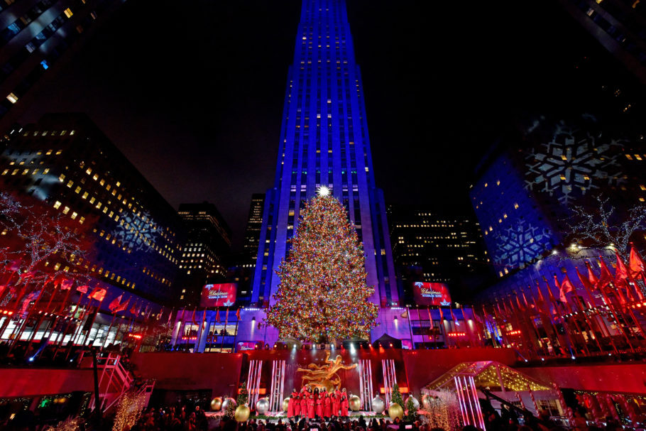 The Rockefeller Center Christmas Tree . Speyer)