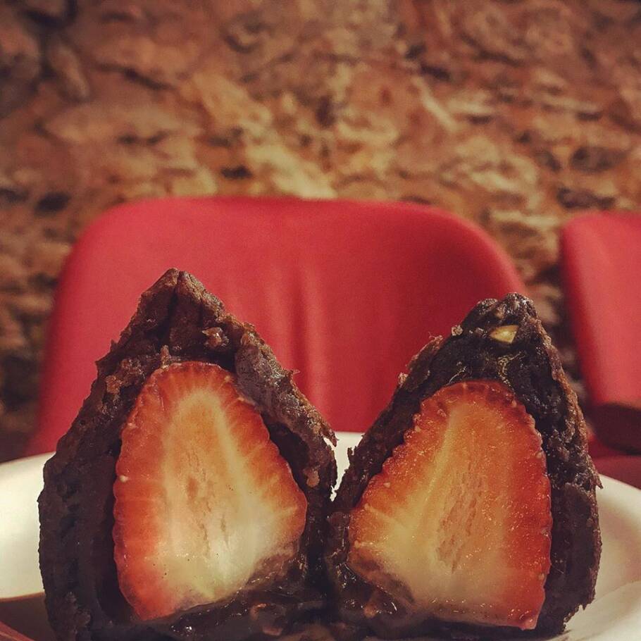 coxinha de brigadeiro com morango