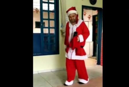 Deputado Alysson Lima postou vídeo caçoando de homem com deficiência vestido de Papai Noel