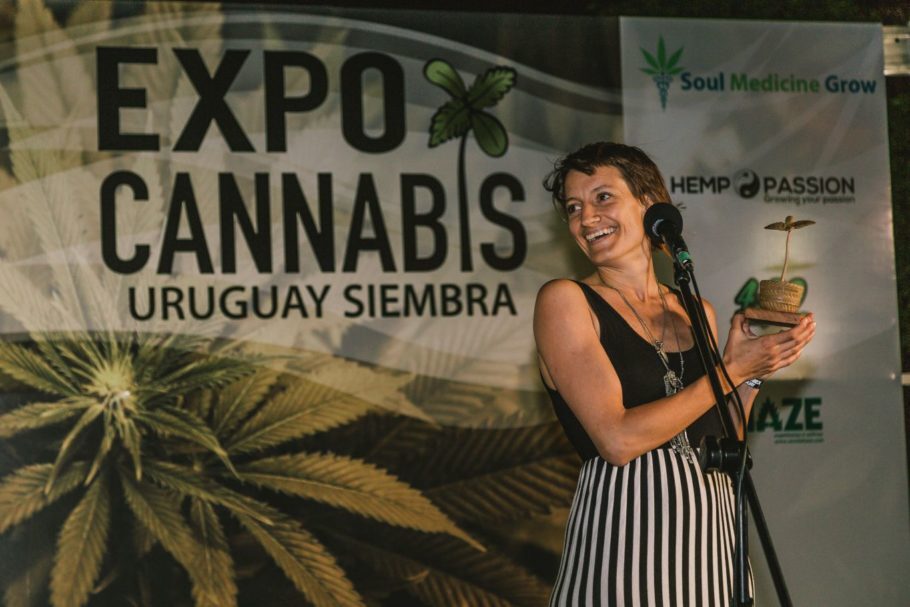 Em 2008, Mercedes começou a trabalhar na indústria da cannabis na Califórnia e desde então nunca mais parou. Hoje é uma das porta-vozes do empreendedorismo canábico no Uruguai