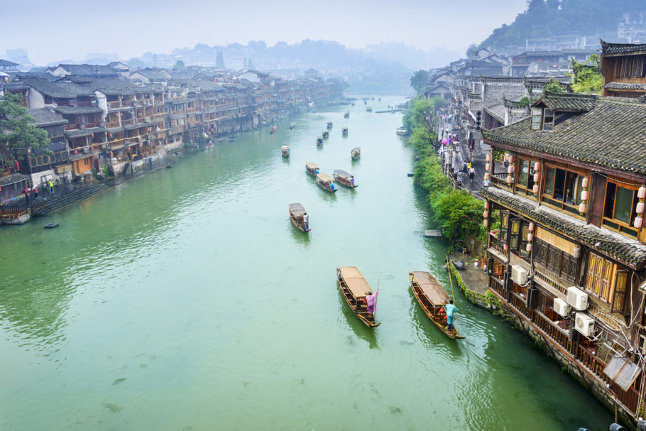 A vida nessa antiga cidade flui com o rio Tuo Jiang