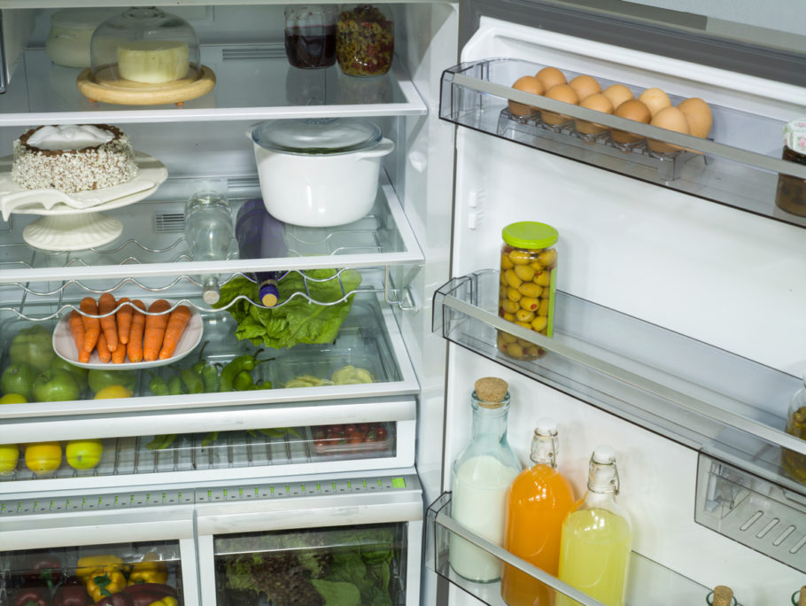 Saiba como armazenar os alimentos na geladeira e evitar que eles estraguem