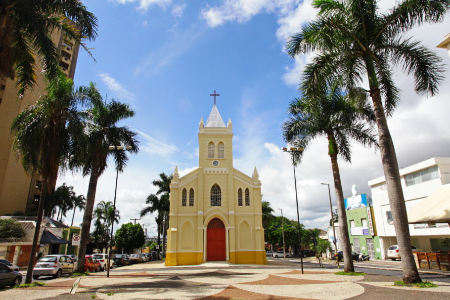 A primeira edificação de uma Igreja do Rosário na cidade foi pensada em 1876