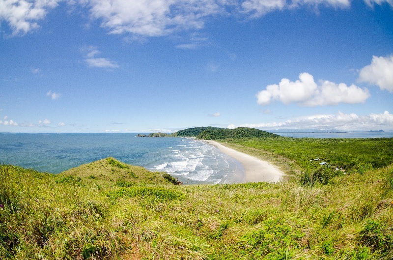 Localizada na baía de Paranaguá, a ilha do Mel possui cinco vilarejos