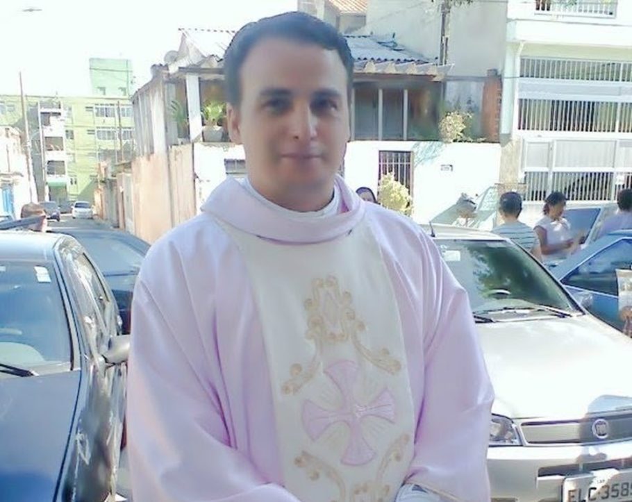 O padre Anderson Moraes Domingues teve a prisão preventiva decretada após passar por audiência de custódia