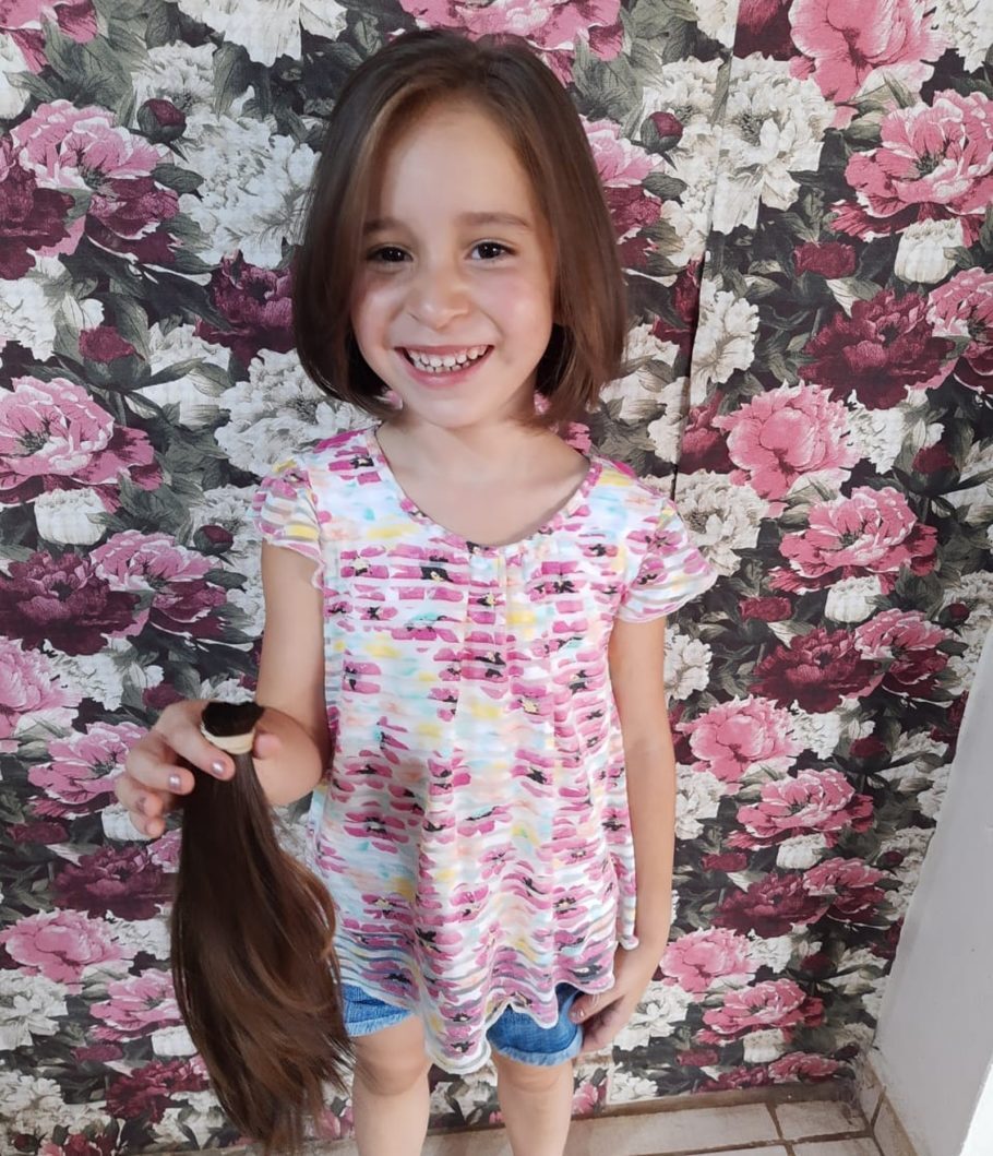 Sofia cortou cabelo para doar ao Hospital do Câncer de Barretos
