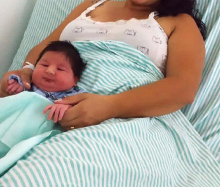 Bebe Nasce Com Quase 5kg E Chama Atencao Pelas Bochechas