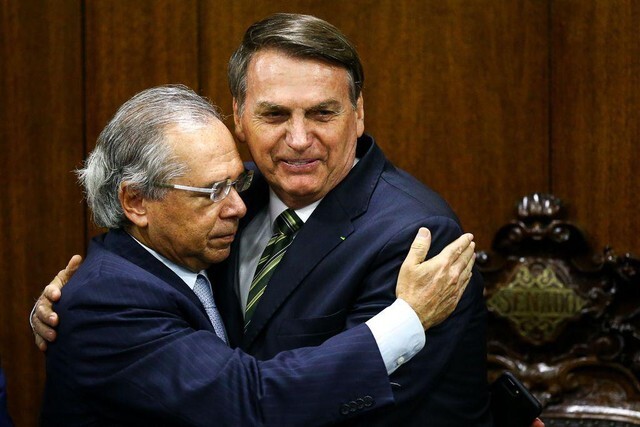 Na Índia, Bolsonaro negou ‘imposto do pecado’ e confundiu Guedes com Moro