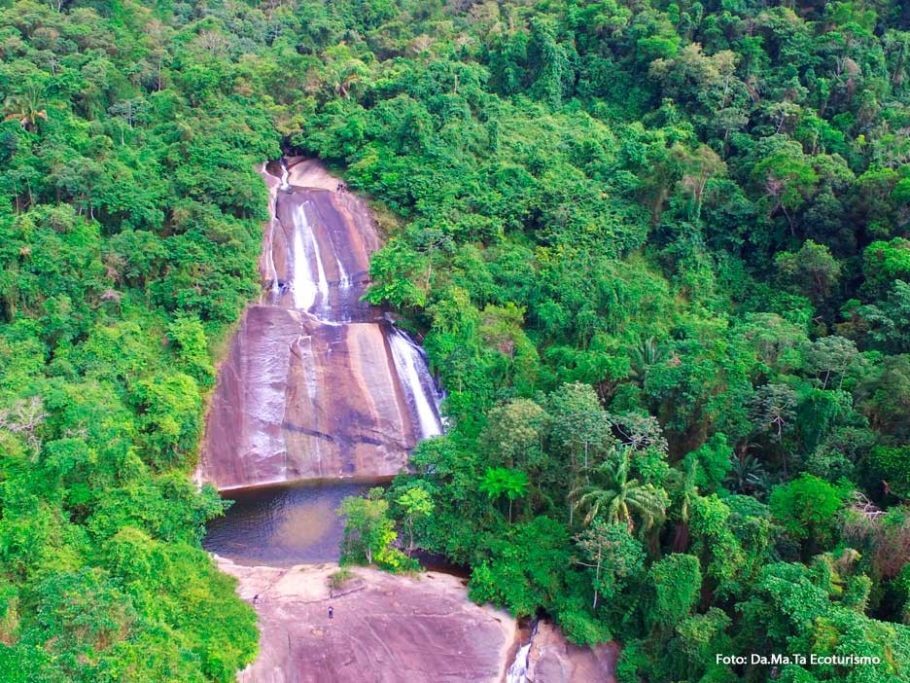 Vista da cachoeira do Paquetá, em Ilhabela