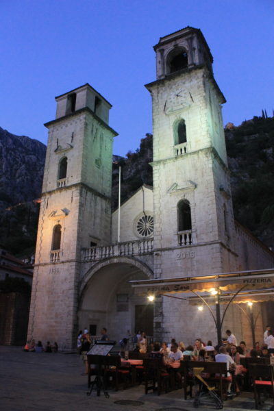 Fachada da catedral de Kotor, rm Montenegro