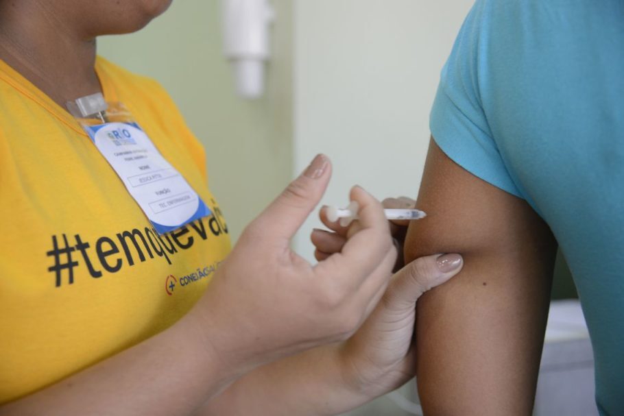 Pessoas que não tenham comprovante de vacinação contra febre amarela devem se imunizar