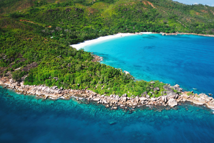 Anse Lazio, praia na ilha de Praslin, em Seychelles, destino com lugares cinematográficos