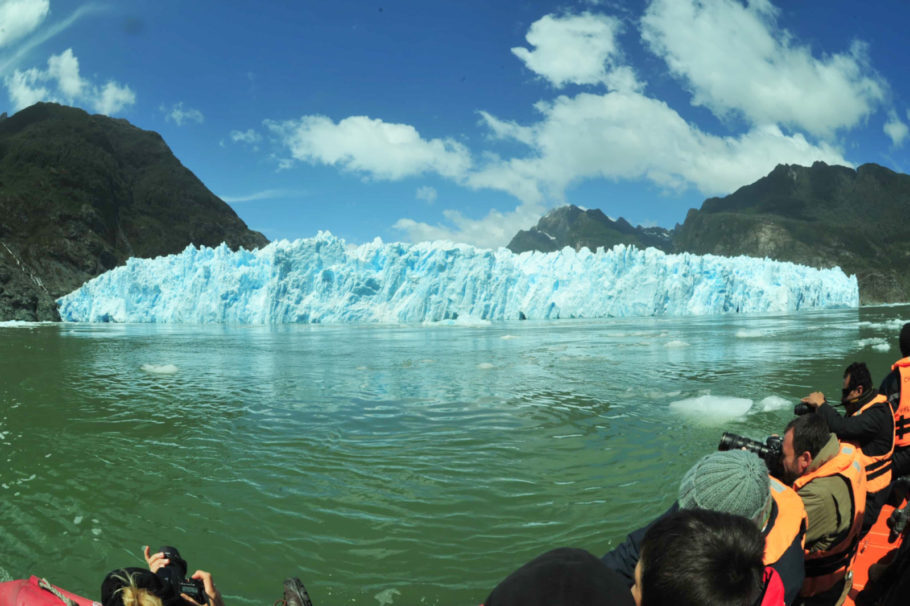 Impressionante, geleira San Rafael tem 2 km de extensão e 70 metros de altura