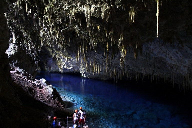 Vista da gruta Lago Azul; Saiba o que fazer em Bonito