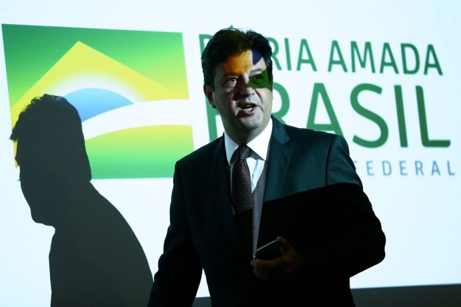 O ministro da Saúde pode deixar a pasta caso Bolsonaro insista em isolar apenas parte da população