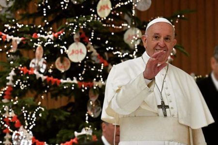 Papa Francisco se desculpa pela sua reação ao ser puxado no Vaticano