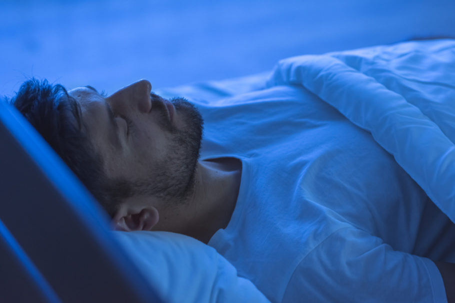 Na paralisa do sono, a mente desperta enquanto estamos dormindo, mas o corpo não