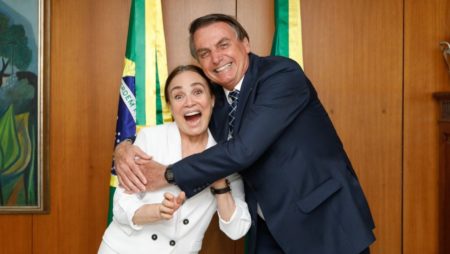 Regina Duarte aceita convite de Bolsonaro e será secretária da Cultura