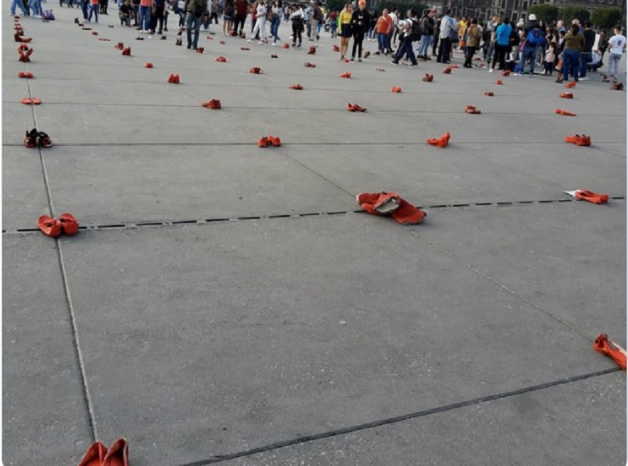 “Zapatos Rojos”, instalação de Elina Chauvet contra o feminicídio