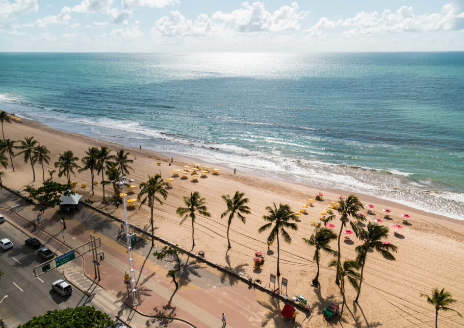 Vista da praia de Boa Viagem,no Recife; capital pernambucana é um dos destino com passagens aéreas em promoção