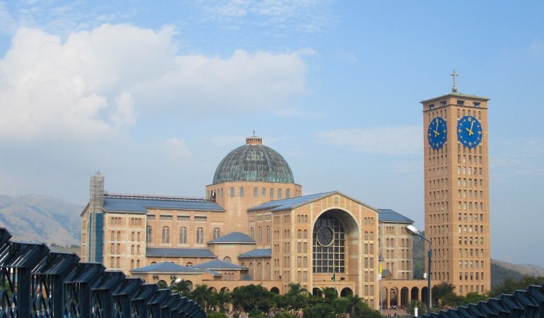  Vista da Basílica do Santuário Nacional de Nossa Senhora Aparecida