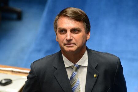 Bolsonaro divulga apoio do Bozo após vídeo convocando manifestação