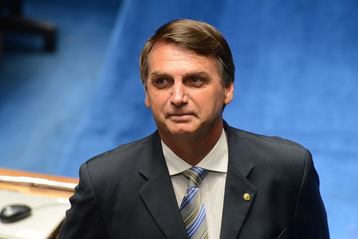 Bolsonaro divulga apoio do Bozo após vídeo convocando manifestação