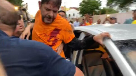 Cid Gomes é baleado em protesto de policiais ao tentar romper barreira