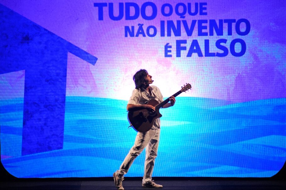 Há oito anos em cartaz, Crianceiras transforma poemas de Manoel de Barros em canções para crianças