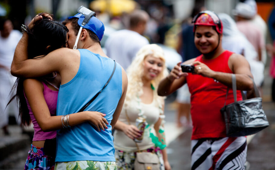 Doença do Beijo é comum durante o Carnaval