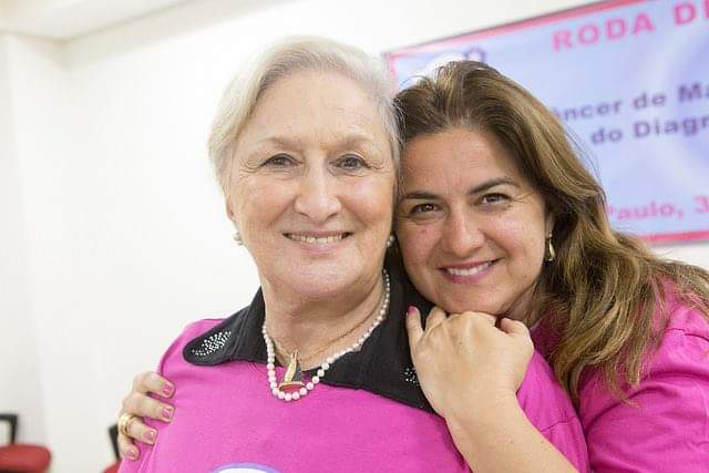 Ermantina Ramos, criadora da ONG União e Apoio no Combate ao Câncer de Mama, e a filha Clarisia