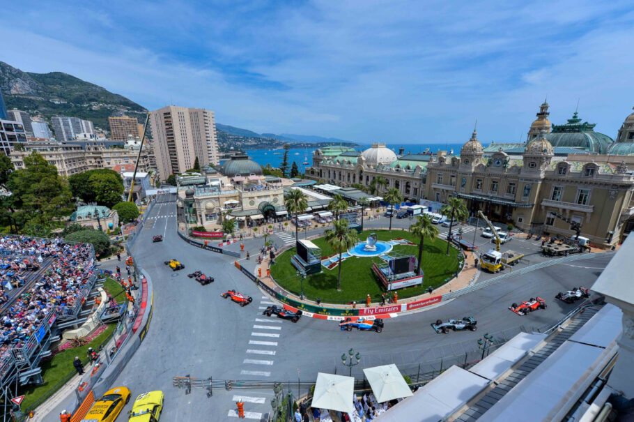 F-1 acontece na área urbana de Mônaco, acima a praça onde está o famoso Casino de Monte-Carlo
