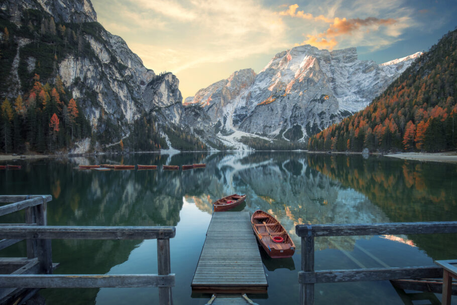 Lago di Braies, na região dos Alpes italianos