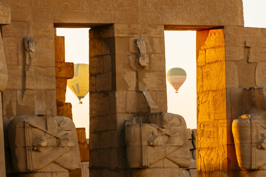 A balloon ride on the west bank of the Nile at dawn is very popular with tourists. The Ramesseum is the memorial temple of Pharaoh Ramesses II, Luxor, Egypt, 29th November 2019