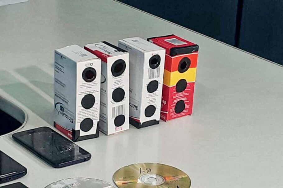 Professor colocava câmeras caixas de remédios para filmar alunas
