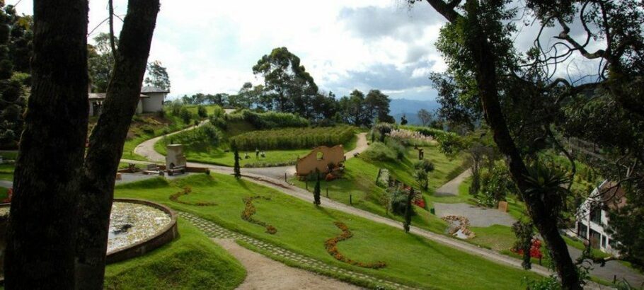 Vista do Jardim Alemão, um dos 28 jardins do Parque Amantikir