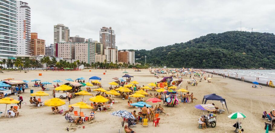 Praia do Canto do Forte, em Praia Grande, no litoral sul; cidade tem todas as praias com boas condições de banho