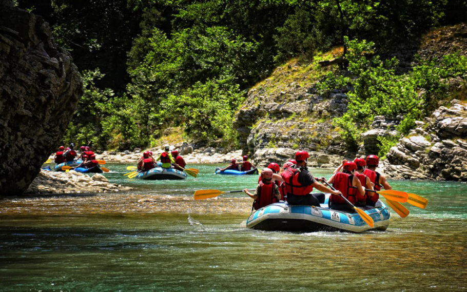Rafting ao longo do rio Lao é uma das atrações esportivas na Calábria
