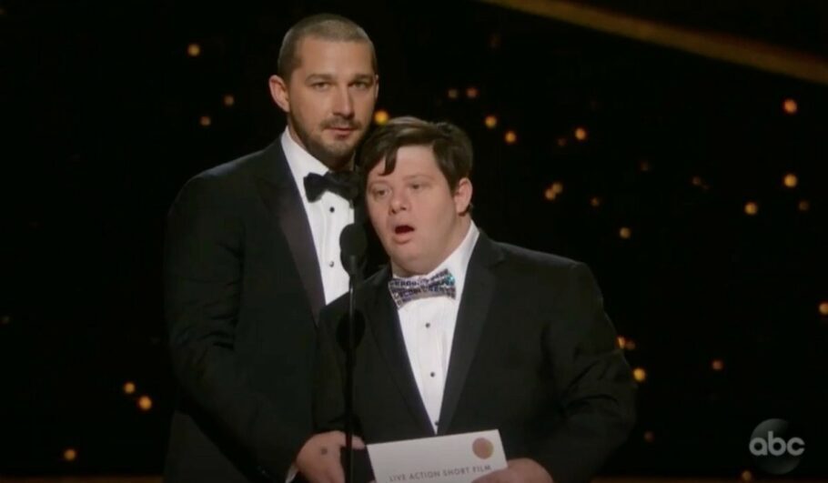 Shia LaBeouf e Zack Gottsagen apresentam prêmio de melhor curta-metragem no Oscar
