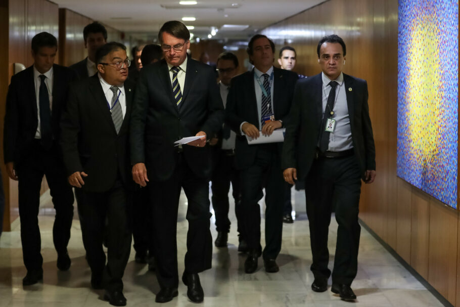 Bolsonaro pouco antes da coletiva de imprensa com os presidentes do BC, da Caixa e do BNDES nesta sexta-feira, 27