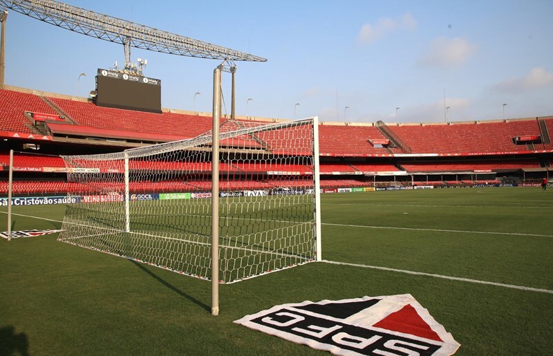 O São Paulo Futebol Clube é um dos que ofereceram o Estádio do Morumbi e o CT de Cotia para ajudar no combate da Covid-19