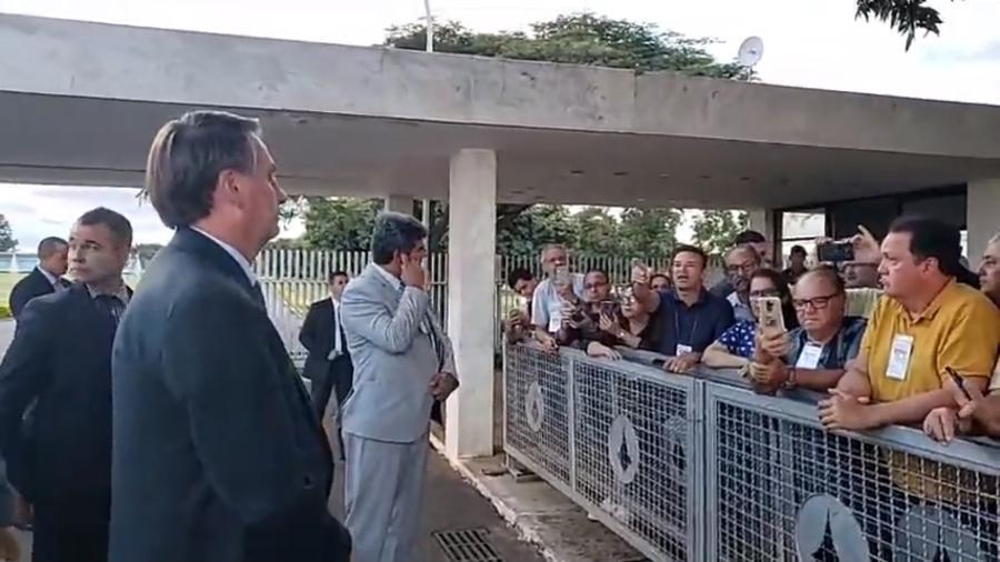 Bolsonaro consegue se superar e compara novo coronavírus a gravidez