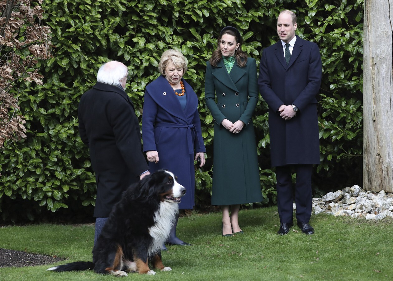 Bród posou ao lado dos duques de Cambridge, William e Kate Middleton