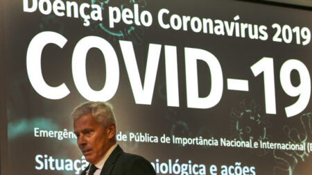 O secretário executivo do Ministério da Saúde, João Gabbardo dos Reis, divulga dados atualizados sobre novo coronavírus