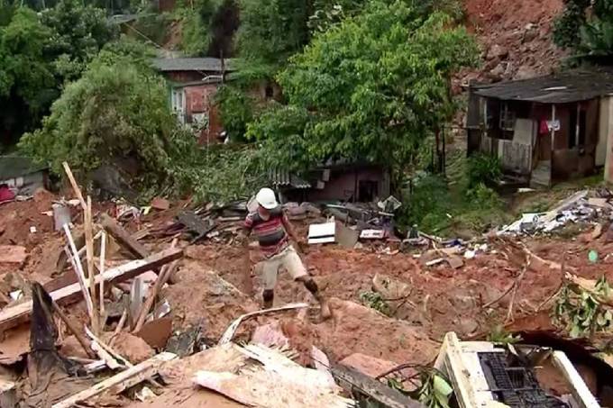 Chuvas causam deslizamentos de terra no Guarujá; ao menos 9 morreram na Baixada Santista